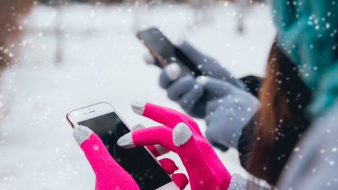 Odborníčka prezradila, ako sa starať o mobilný telefón v zime. Toto nikdy nerobte!