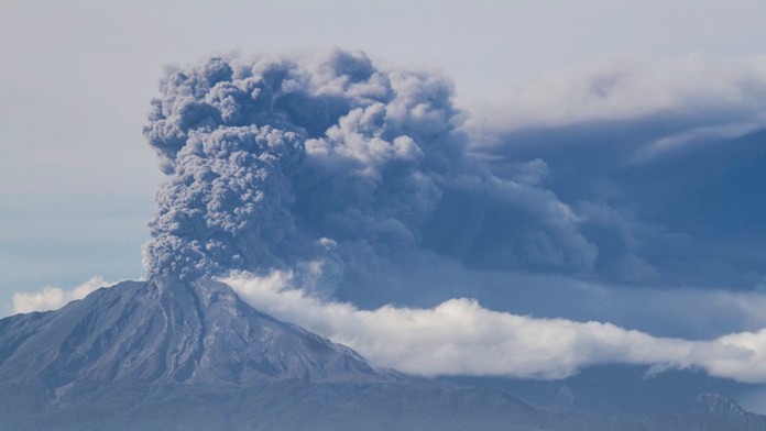 Sopka Calbuco opäť chŕli oblaky horúceho popola a skál na juhu Čile.