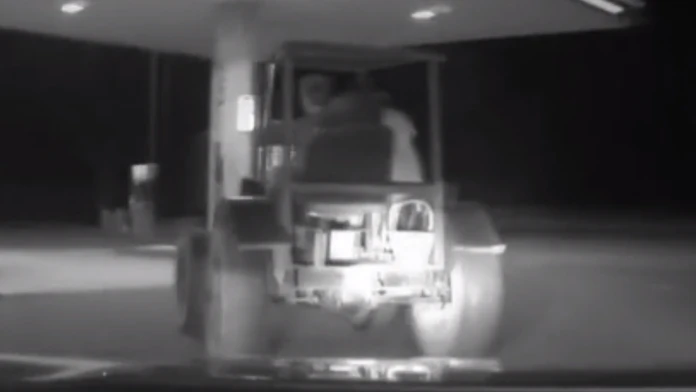 Polícia naháňala malotraktor.