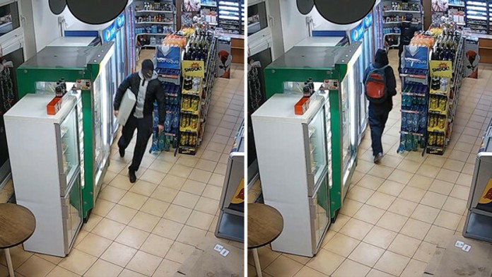 Dominika Cibulková odvracia úder Číňanky Čang Šuaj..jpg