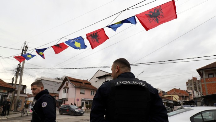 V Kosove stúpa napätie, Srbsko zvažuje vyslanie vojakov