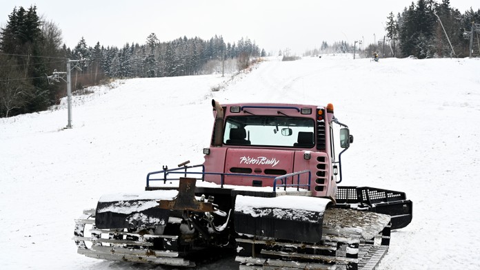 Hrozivá nehoda na Chopku: Skialpinista zachytil napnuté lano z ratraku, zarezalo mu do krku