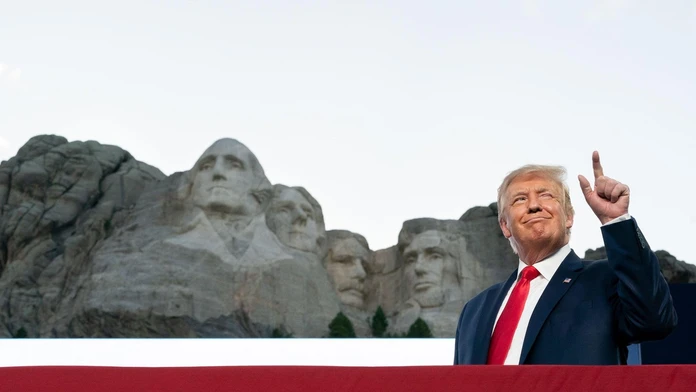 Hor sa tesať! Kongresmanka za republikánov navrhla, aby na horu Mount Rushmore pribudla Trumpova hlava