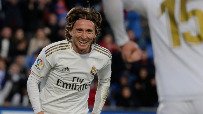 Luka Modrič z Realu Madrid oslavuje gól v dueli na pôde Getafe.