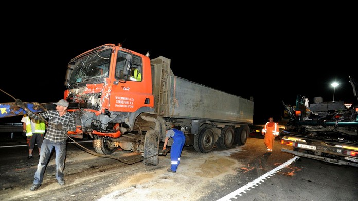 Minibus sa zrazil s nákladiakom v Maďarsku