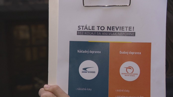 ŽSR a ZSSK. Ľudia si tieto spoločnosti mýlia a železniciam došla trpezlivosť