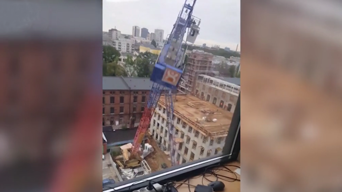 Pád žeriavu v Poľsku.