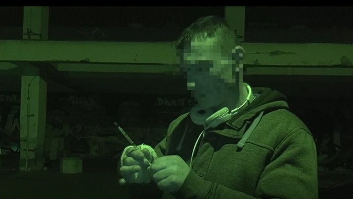 Mladá žena s dvomi deťmi predáva svoje telo. Aby mala na dávku drogy