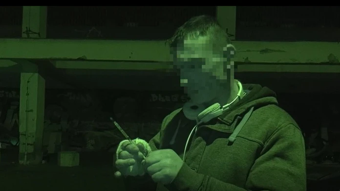Mladá žena s dvomi deťmi predáva svoje telo. Aby mala na dávku drogy