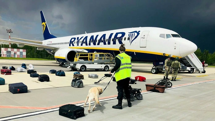Pilotom Ryanairu nariadili v Bielorusku pristáť