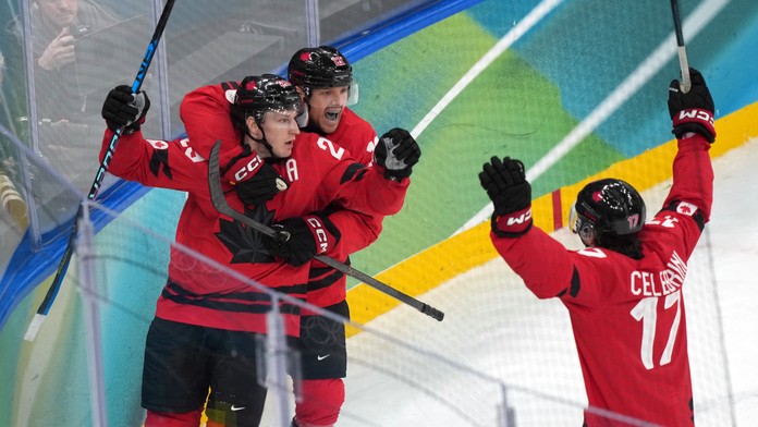 Kanada ušla hrobárovi z lopaty a zahrá si o zlato. O víťaznom góle rozhodli milimetre