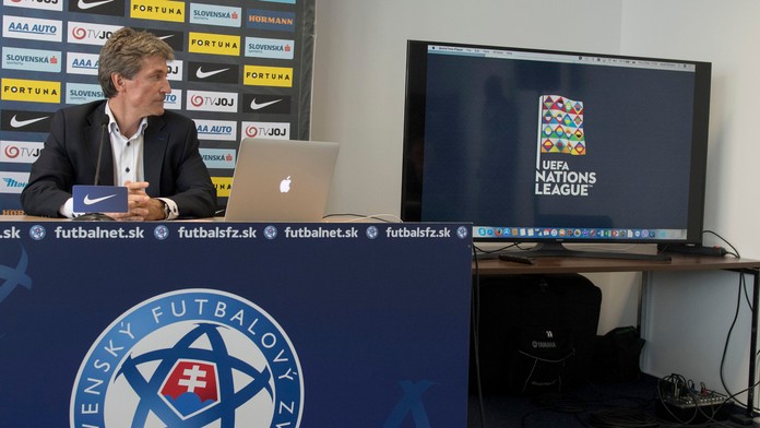 Pri Kútnikoch sa zrazila sanitka s kamiónom.