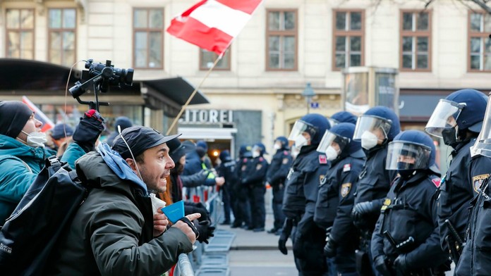 Protest nezaočkovaných Rakúšanov.