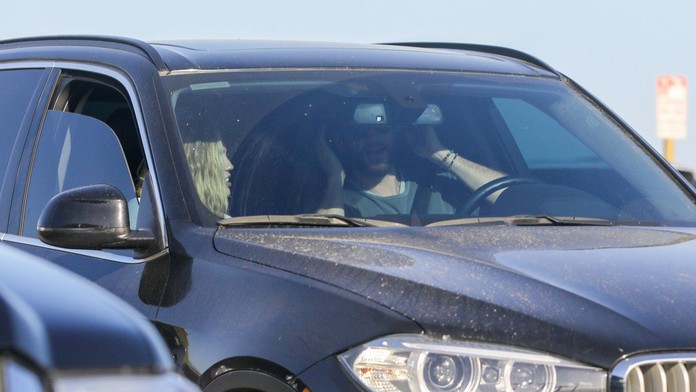 Miley Cyrus (25) a Liam Hemsworth (28) 