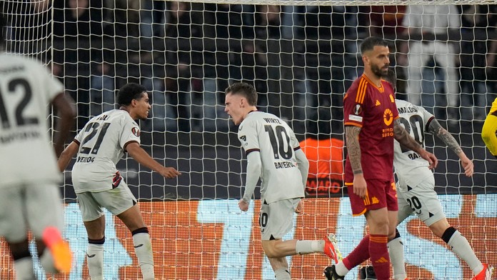 Hráč Leverkusenu Florian Wirtz oslavuje gól