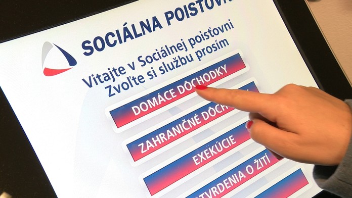 Na snímke poslankyne a poslanci v rokovacej sále počas rokovania 18. schôdze parlamentu.