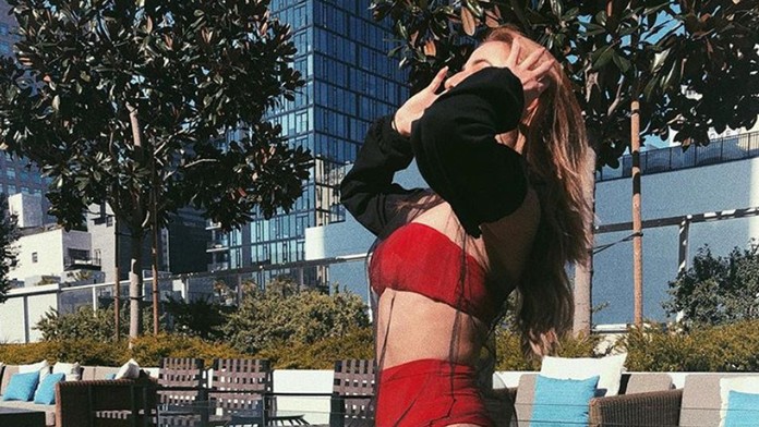 1504_Pondelok_balik__Susedia_Kuchyna_Klamal_15_04_P30_Po_20_30.mp4