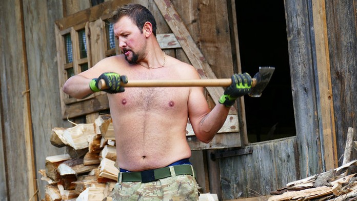 Stano pri práci s drevom