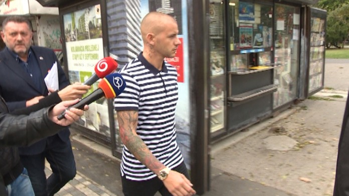 Reprezentant Vladimír Weiss po opustení cely predbežného zadržania na Štúrovej ulici v Bratislave.
