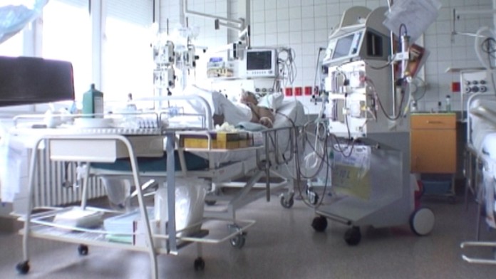 Muž ochorel osem dní po ukončení práce. Nemá nárok na nemocenské