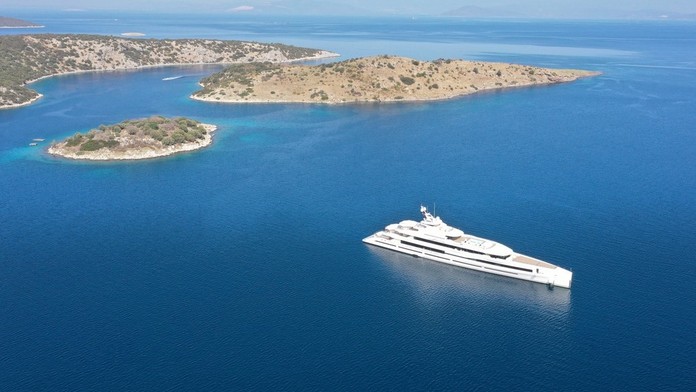 Pri Maldivách zakotvilo päť superjácht ruských oligarchov