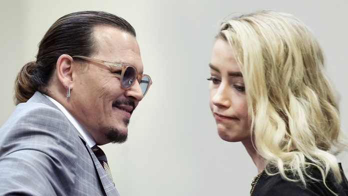 Vyhlásenie rozsudku v prípade Depp vs Heardová poznačil kuriózny moment