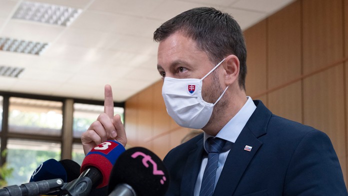 Premiér Eduard Heger.