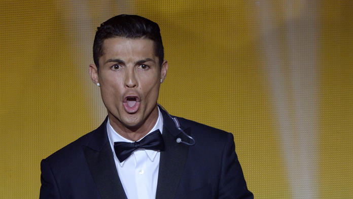 Portugalčan Cristiano Ronaldo z Realu Madrid sa teší po zisku Zlatej lopty 