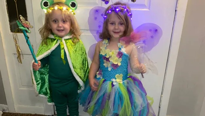 Nepochopiteľná tragédia. Štvorročné dvojčatá našli udusené v truhlici s hračkami