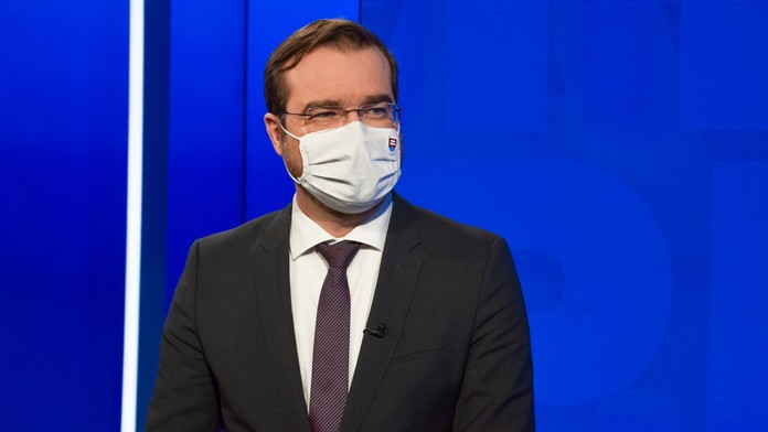 Petra Vlhová (uprostred) sa teší na pódiu z víťazstva v obrovskom slalome Svetového pohára v Jasnej.