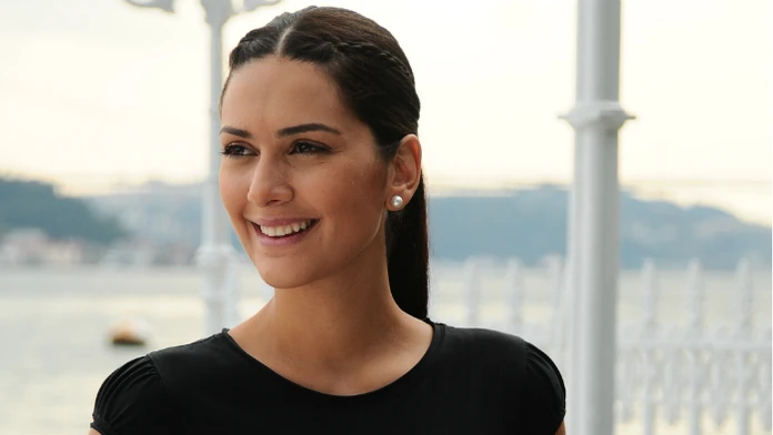 Bergüzar Korel ako Šeherezáda v Tisíc a jednej noci