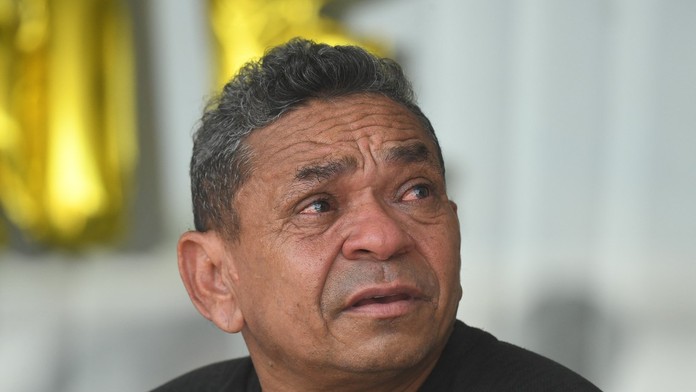 Dvanásť dní nespal, uniesli ho na koni. Otec hviezdy Liverpoolu napriek tomu v krajine zostáva