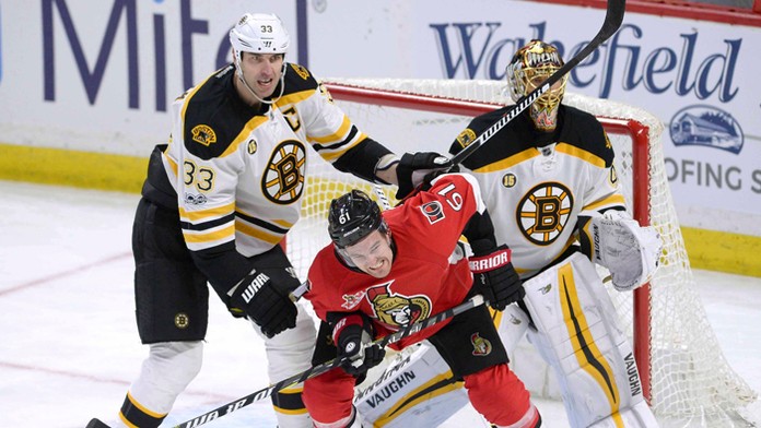 Obranca Boston Bruins Zdeno Chára.