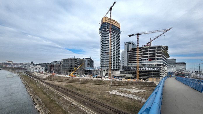 Prvý slovenský mrakodrap je takmer hotový. Už teraz je najvyššou budovou u nás