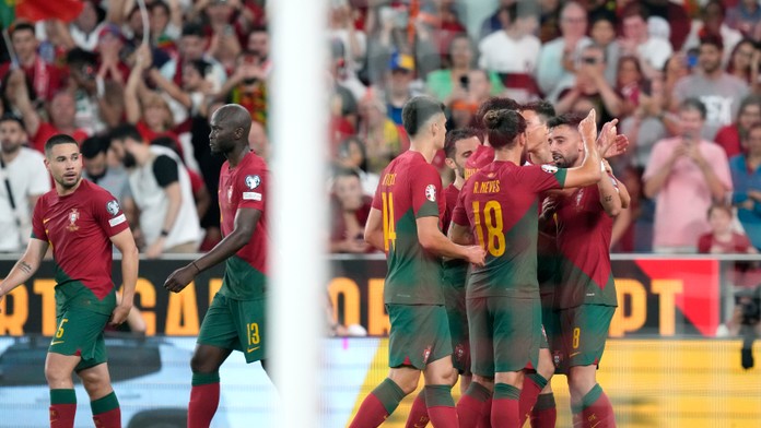 Portugalsko a Česko potvrdili úlohu favorita. Škótsko za dve minúty otočilo zápas a uspelo proti Nórsku.