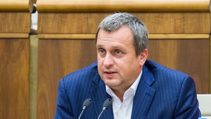 Andrej Danko odpovedá na otázky študentov počas Simulovanej Hodiny otázok.