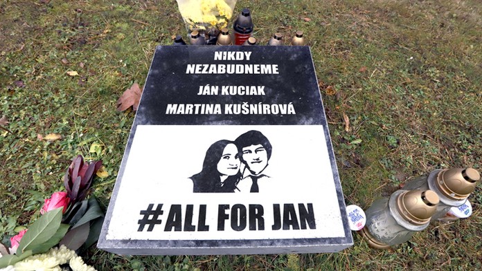 Pamätná tabuľa Jána Kuciaka a Martiny Kušnírovej vo Zvolene.