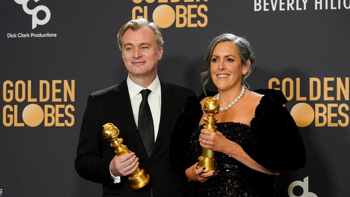 Na snímke zľava britský režisér Christopher Nolan a jeho manželka a producentka Emma Thomasová Nolanová.