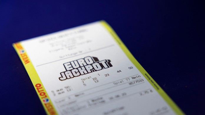 V lotérii Eurojackpot padla hlavná výhra. Šampanské môže búchať aj jeden Slovák