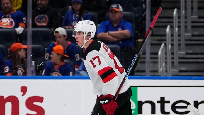 Šimon Nemec sa strelecky presadil v nočnom prípravnom zápase pred štartom novej sezóny NHL.