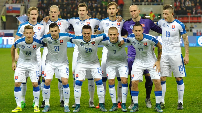 Slovenskí reprezentanti pred prípravným zápasom so Švajčiarskom v Trnave.