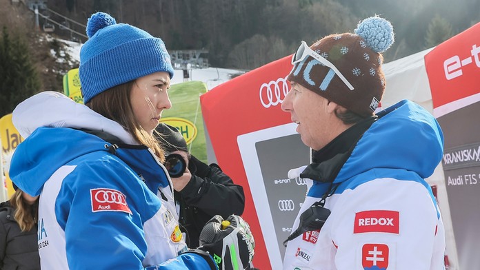 Na snímke vľavo slovenská lyžiarka Petra Vlhová a vpravo jej extréner Livio Magoni.