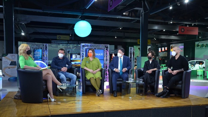 Zlatica Puškárová a hostia Erik Baláž, Martina Hrivnáková, Ján Budaj, Petra Csefalvayová a Michal Sabo.