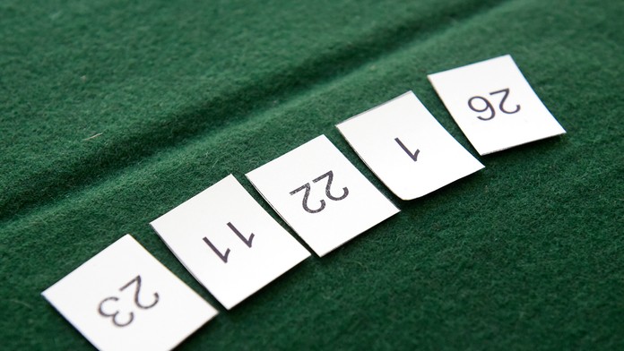 Na snímke čísla maturitných otázok