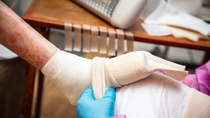 Nepoznajú jediný deň bez bolesti, teraz im svitá nádej. Je tu prvý liek na chorobu, ktorou trpia desaťtisíce ľudí