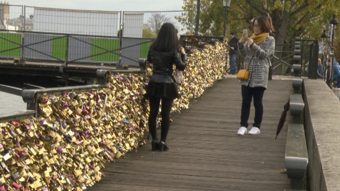 19 Novy most lasky v Parizi.transferweb_jpg_bez_watermarku_1.jpg