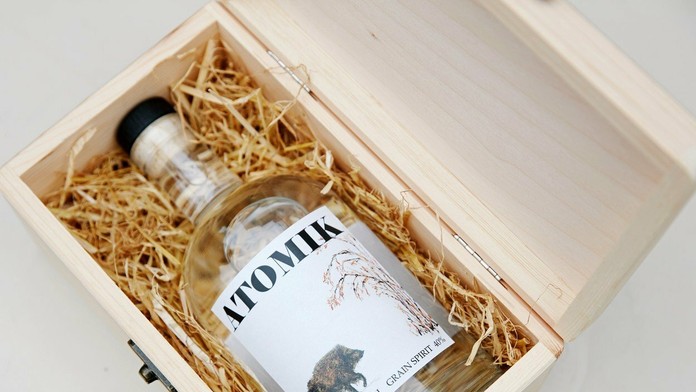 Eike Batista (v strede) počas zatknutia.