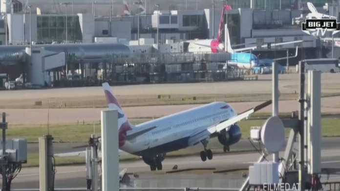 Silný vietor sa pohral s lietadlom