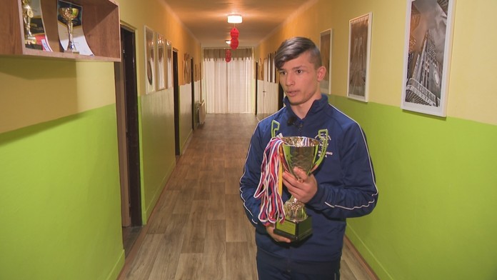 Patrik sa ocitol v detskom domove. Objavil lásku k športu, v ktorom je štvornásobným majstrom SR