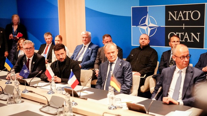 Pri hrozbe útoku si prídu vzájomne na pomoc. Nemecko a Británia podpíšu historickú dohodu